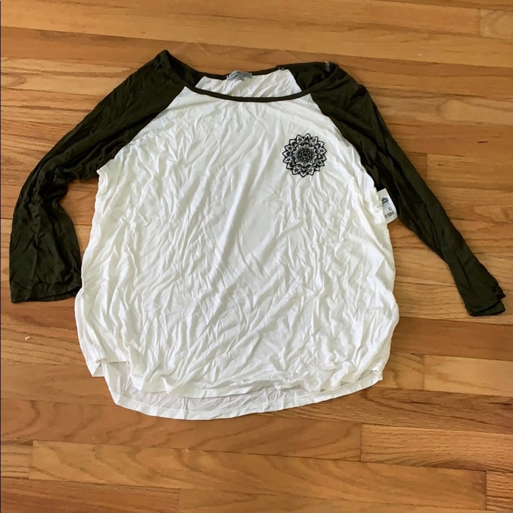 CHARLOTTE RUSSE olive green & white 3/4 sleeve